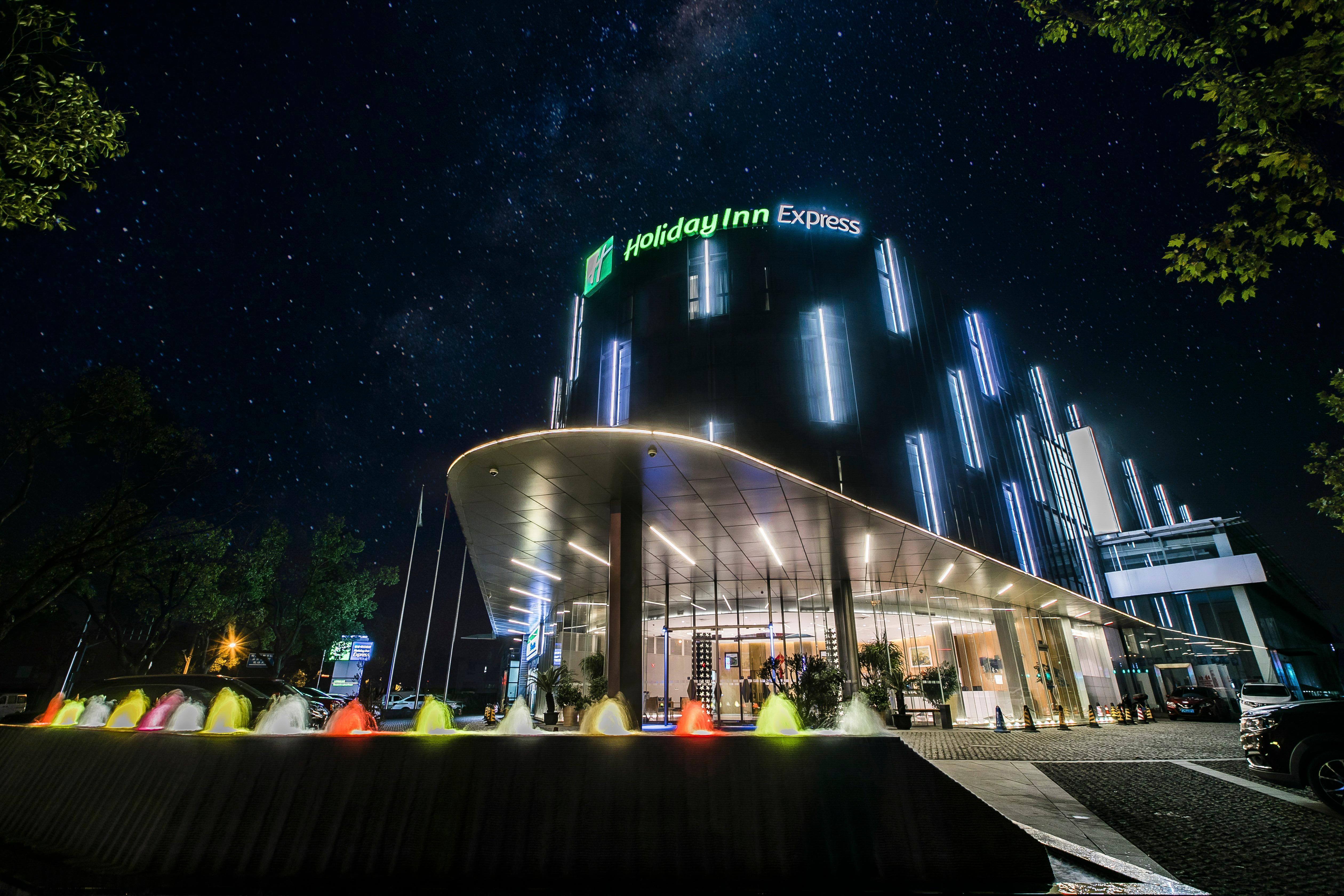 Holiday Inn Express Shanghai Songjiang Fangta By Ihg מראה חיצוני תמונה