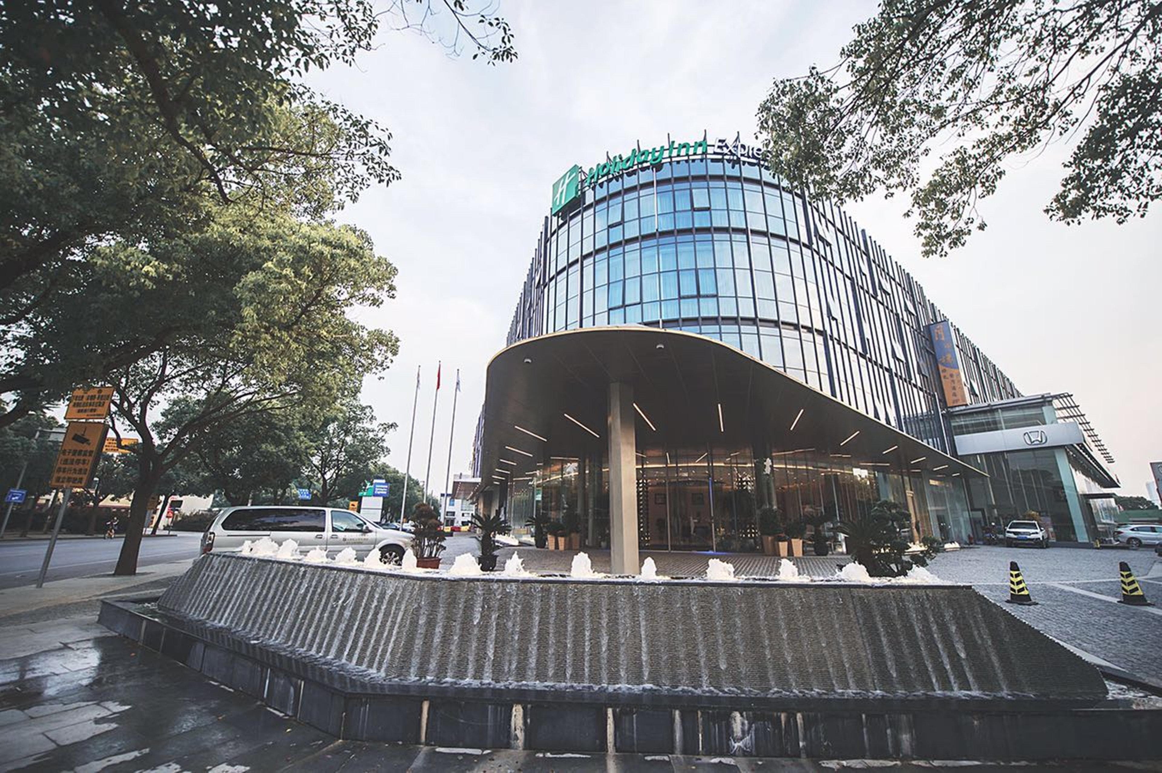 Holiday Inn Express Shanghai Songjiang Fangta By Ihg מראה חיצוני תמונה